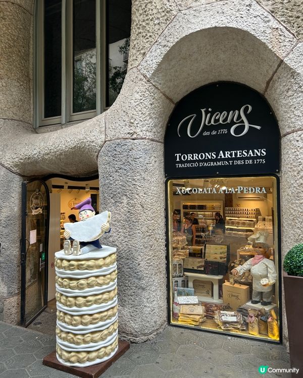 奇怪詭異，又有生命力的古宅