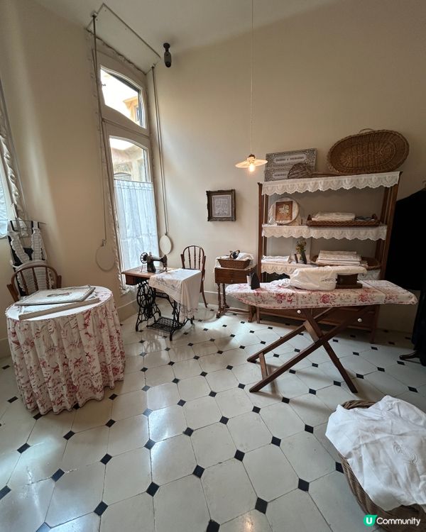 奇怪詭異，又有生命力的古宅