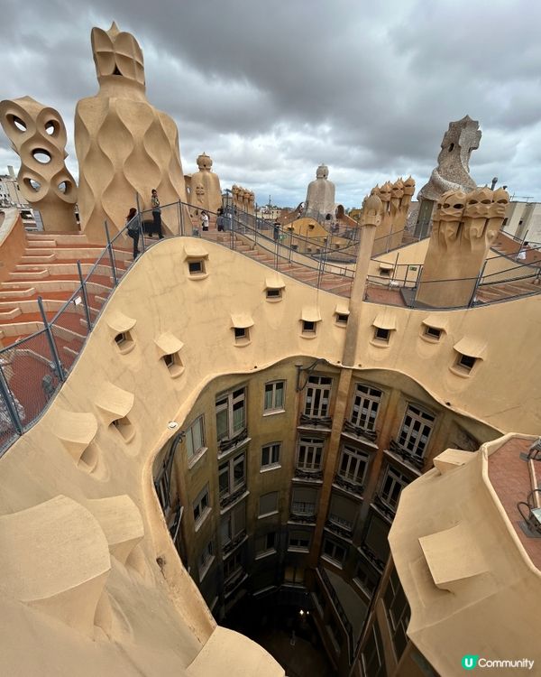 奇怪詭異，又有生命力的古宅