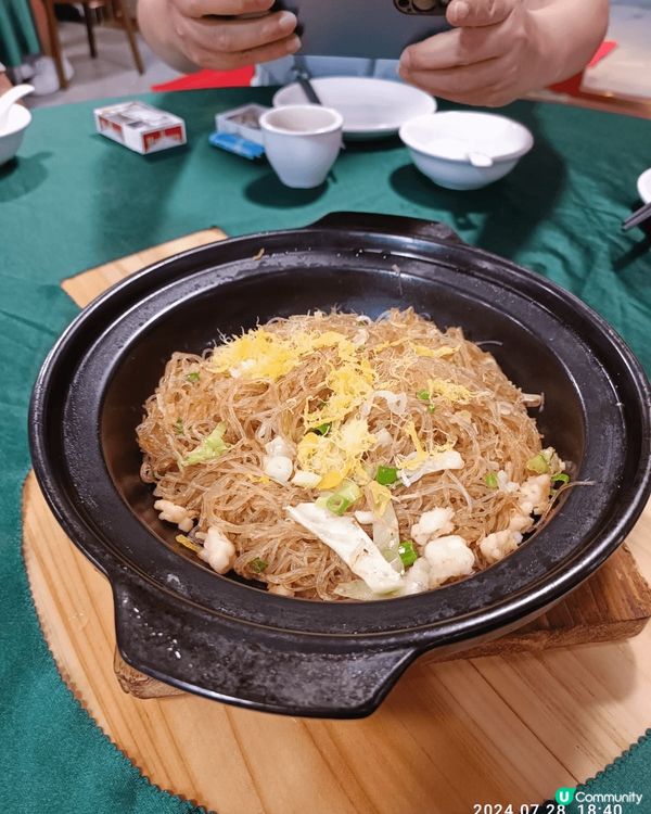 香港+中山，美食停不了，串燒尖沙咀寶勒巷，中山乳鴿，煲煲店。...