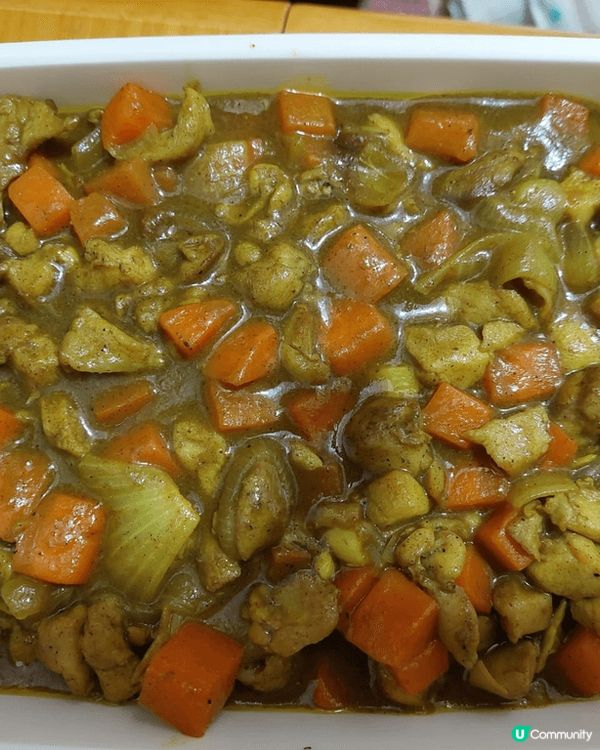 第一張是媽咪自家秘製的紅蘿蔔東南西北咖哩雞丁，惹味又不會太辣...