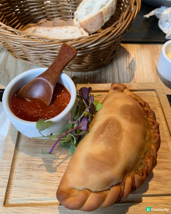 巨型咖喱牛肉餡角