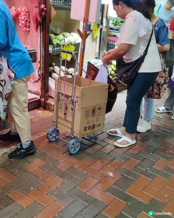 紅磡好多豬肉檔唯獨哩間✨領鮮豬肉✨每天都大排長龍，都不無原因...