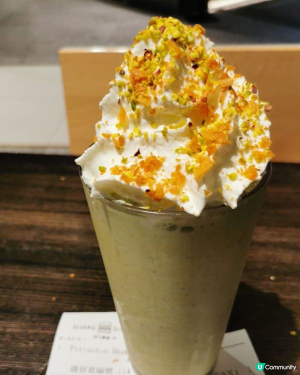 今日終於試咗Shake Shack嘅開心果奶昔啦,但係味道就...