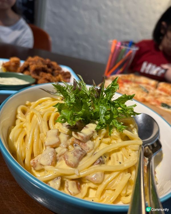 第一次試這間餐廳,他們的薄餅分為兩個size ,薄餅口感鬆軟...