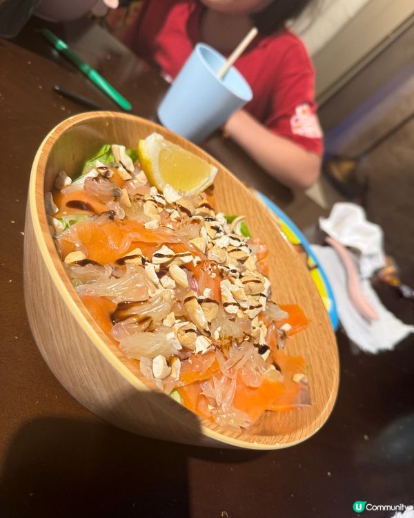 第一次試這間餐廳,他們的薄餅分為兩個size ,薄餅口感鬆軟...