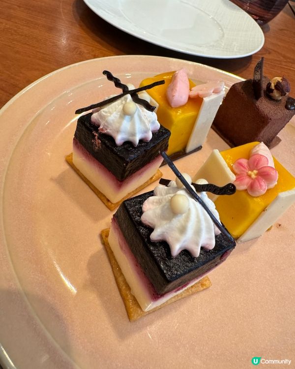 星期天是family day找個地方吃個下午茶,享受一下悠閒...