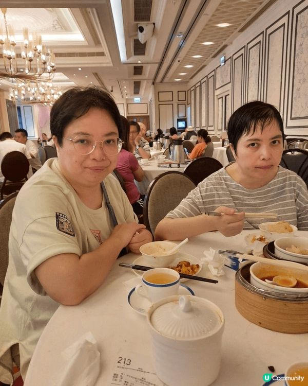 星期六，日，我和家人，朋友一起去酒樓飲茶，很高興呀。
