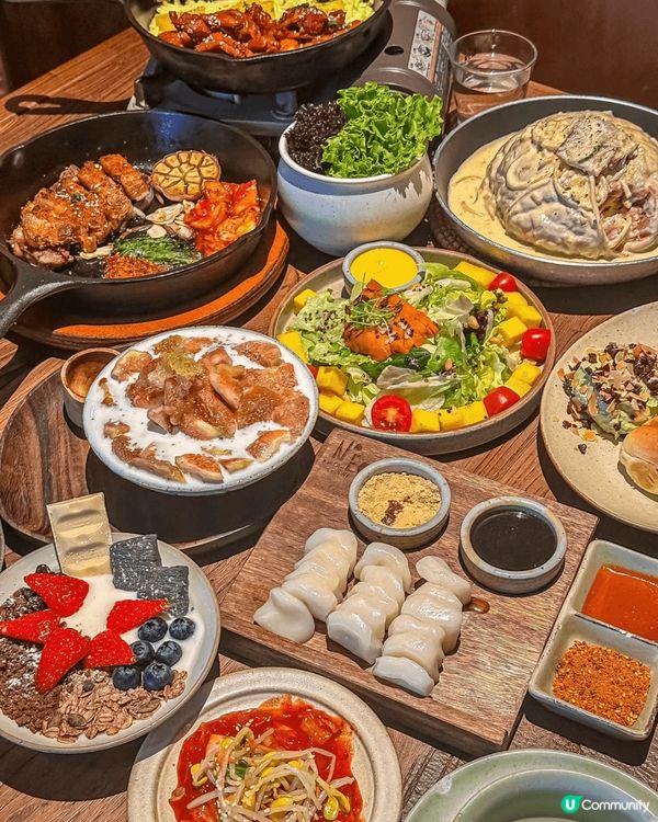 一間超多人食既韓國料理，就係Need創意韓國料理，環境靚。有...