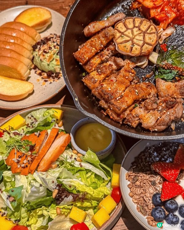 一間超多人食既韓國料理，就係Need創意韓國料理，環境靚。有...