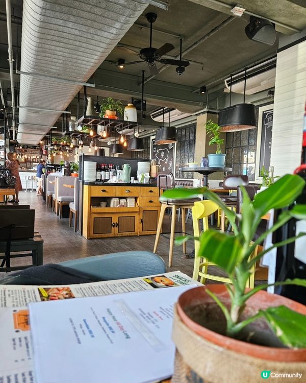 海邊餐廳一家大細👨‍👩‍👧‍👦 食餐飯吹海風🏖️