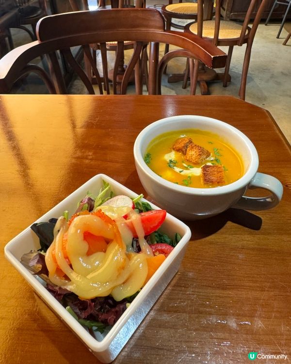 尖沙咀上樓chill Bar & Cafe 