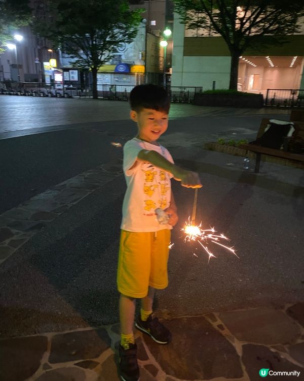 日本夏祭又點少得玩下煙花 點下仙女棒