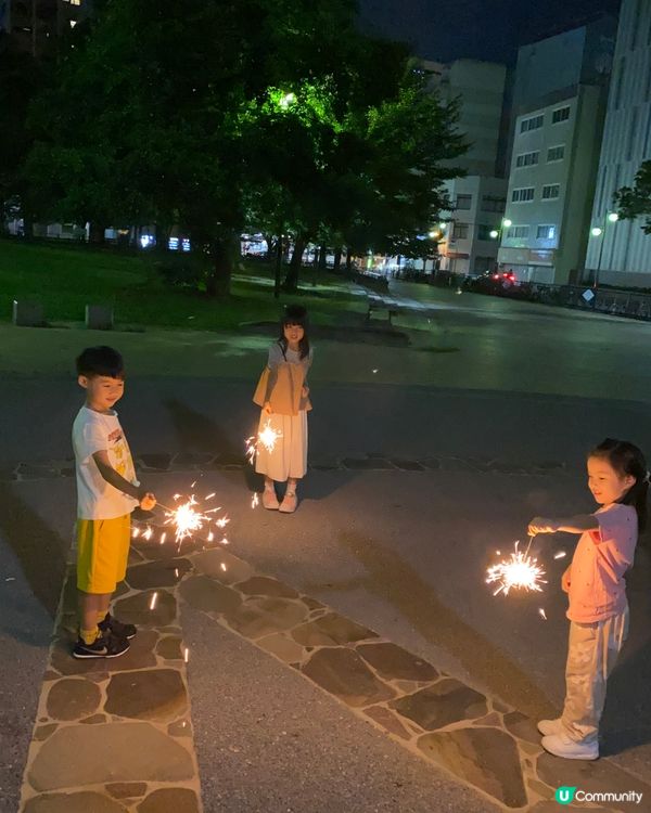 日本夏祭又點少得玩下煙花 點下仙女棒