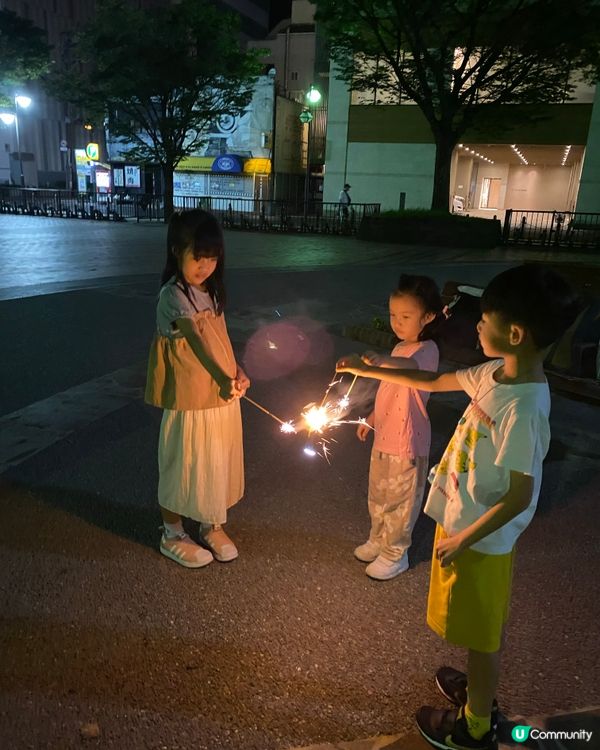 日本夏祭又點少得玩下煙花 點下仙女棒