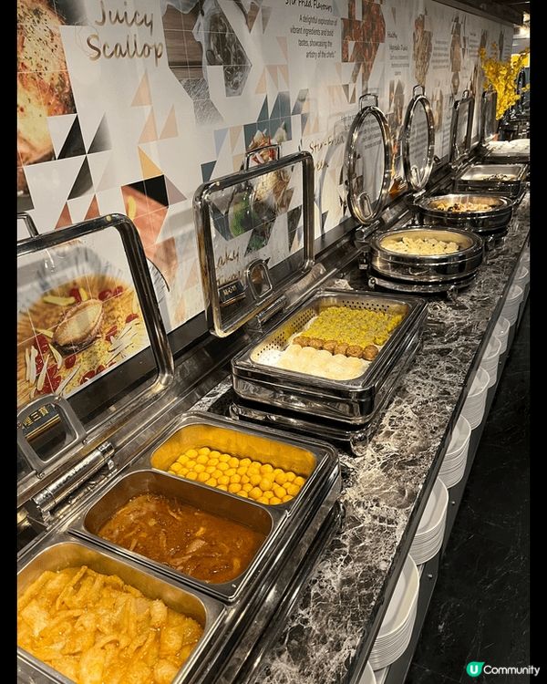 Neway不僅提供卡拉OK服務,其自助餐廳在晚餐時段也非常受...