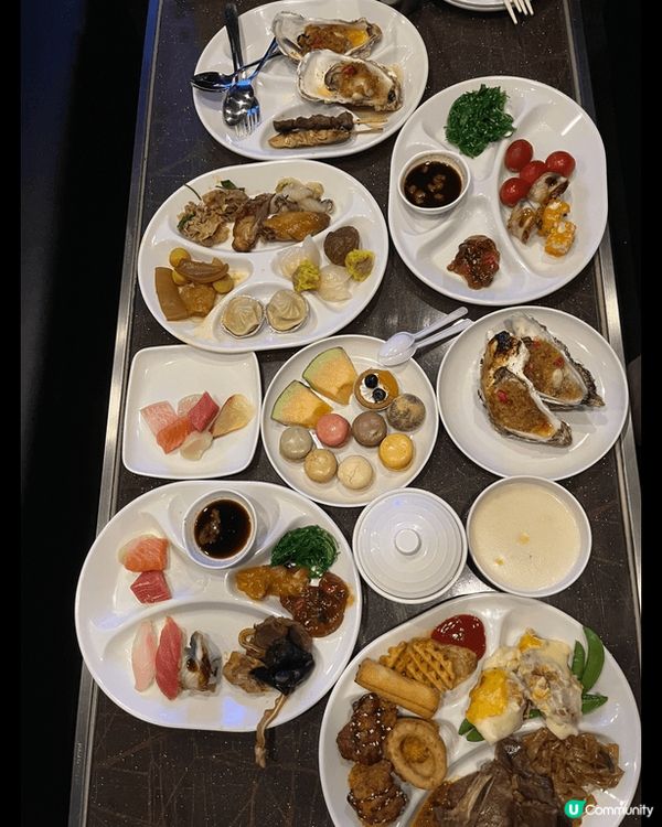 Neway不僅提供卡拉OK服務,其自助餐廳在晚餐時段也非常受...