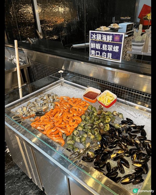 Neway不僅提供卡拉OK服務,其自助餐廳在晚餐時段也非常受...