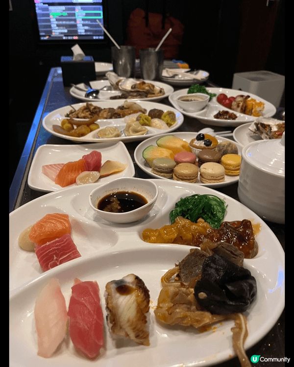 Neway不僅提供卡拉OK服務,其自助餐廳在晚餐時段也非常受...