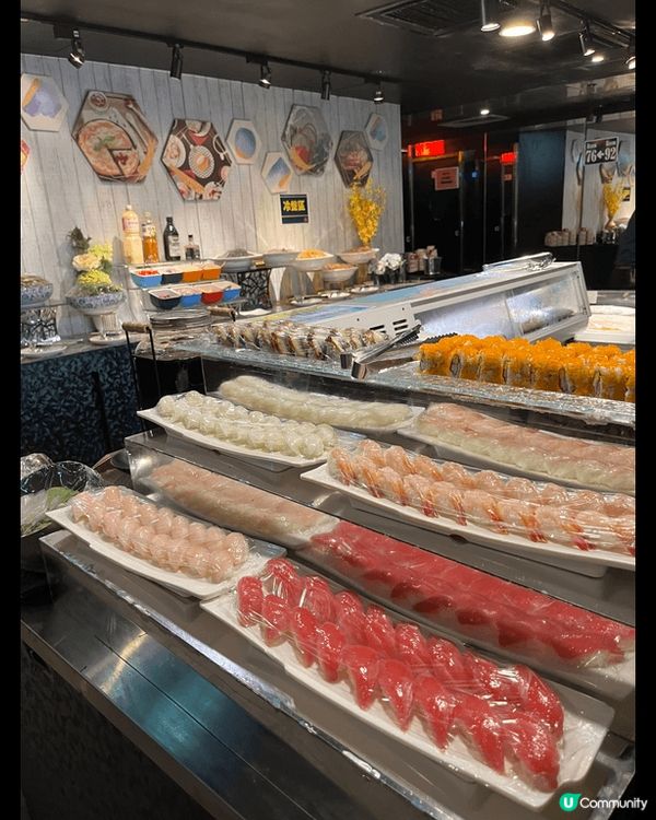 Neway不僅提供卡拉OK服務,其自助餐廳在晚餐時段也非常受...