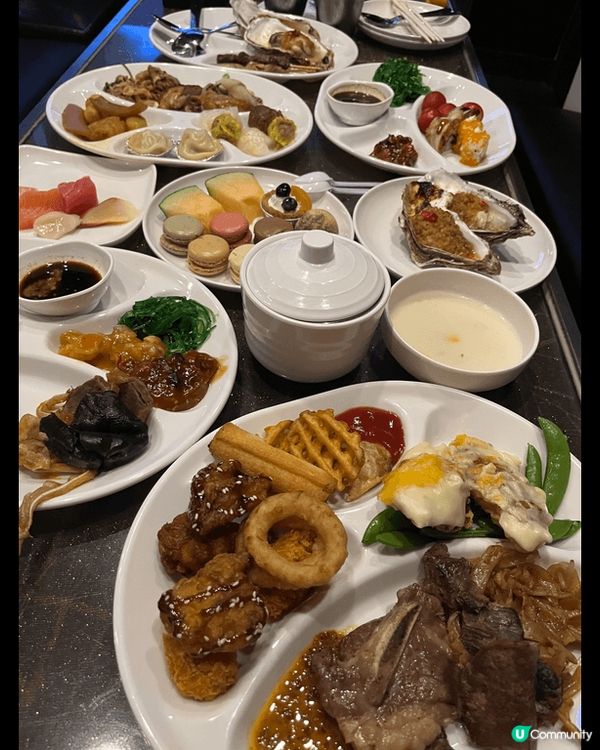 Neway不僅提供卡拉OK服務,其自助餐廳在晚餐時段也非常受...