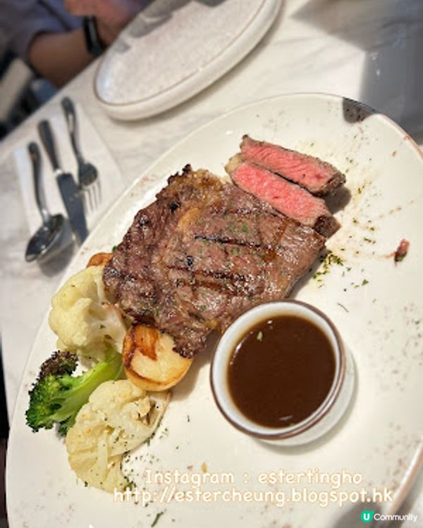 【觀塘 食記】週末嘆個 brunch 先 ♥ 鮮蝦香草醬薄餅。紐西蘭肉眼扒。朱古力慕絲蛋糕 ♥ Flames