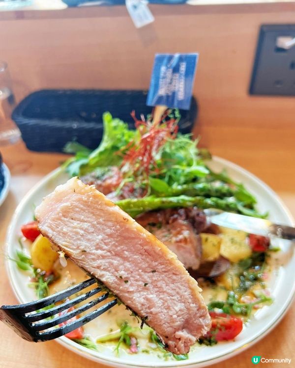 荃灣牛仔布風Café 高水準橡果級黑毛豬鞍架