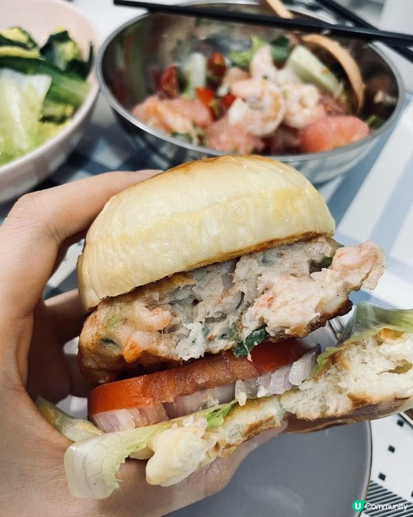 自家製@漢堡包、大蝦柚子沙律