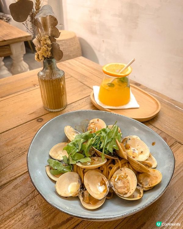 旺角兩層小清新Cafe 大梳化環境勁Warm勁舒服﹗