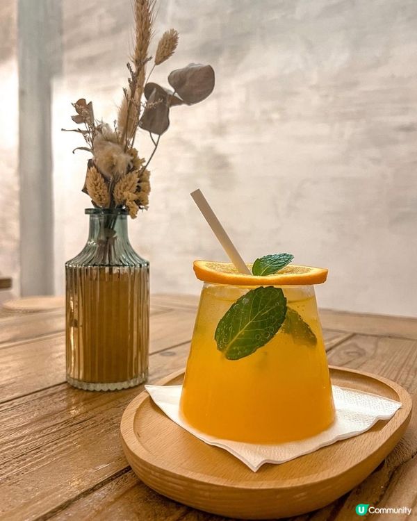 旺角兩層小清新Cafe 大梳化環境勁Warm勁舒服﹗