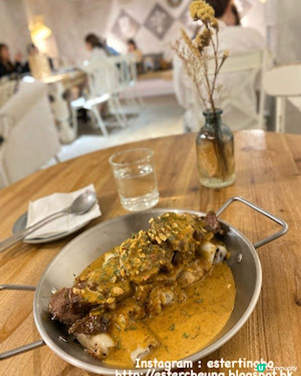 【旺角 食記】女人街兩層高純白 cafe ♥ 慢煮澳洲牛面頰 沙嗲煎腸粉 + 咸又唔咸蛋黃吉士 甜又唔甜比利時窩夫 ♥ Grind Size