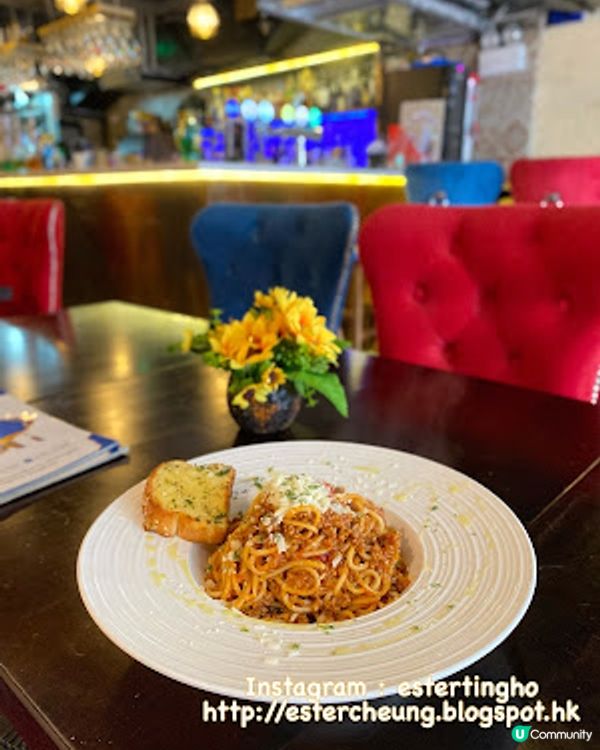 【西環 食記】西營盤高街。滋味午餐 ♥ 希臘羊肉披薩 + 蕃茄肉醬意麵 ♥ Zenith Bar & Grill