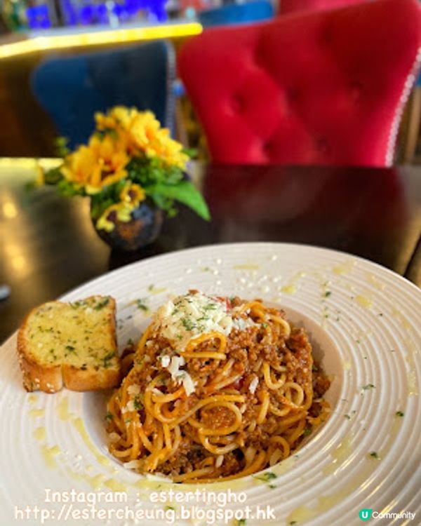 【西環 食記】西營盤高街。滋味午餐 ♥ 希臘羊肉披薩 + 蕃茄肉醬意麵 ♥ Zenith Bar & Grill