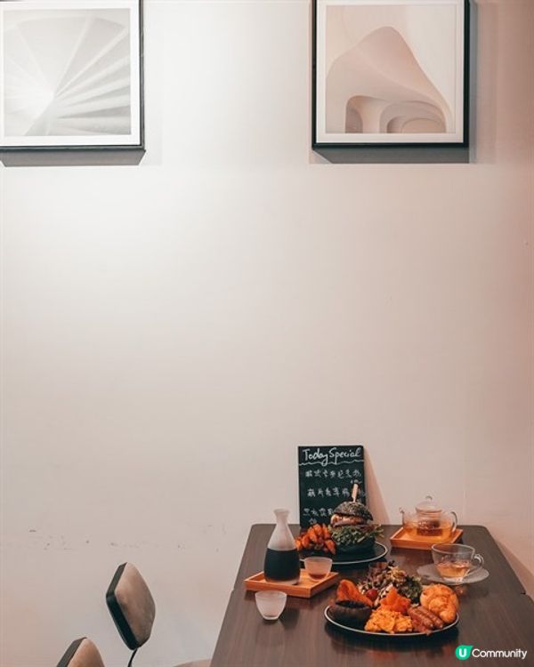 荔枝角純白水泥風cafe - GEO Café