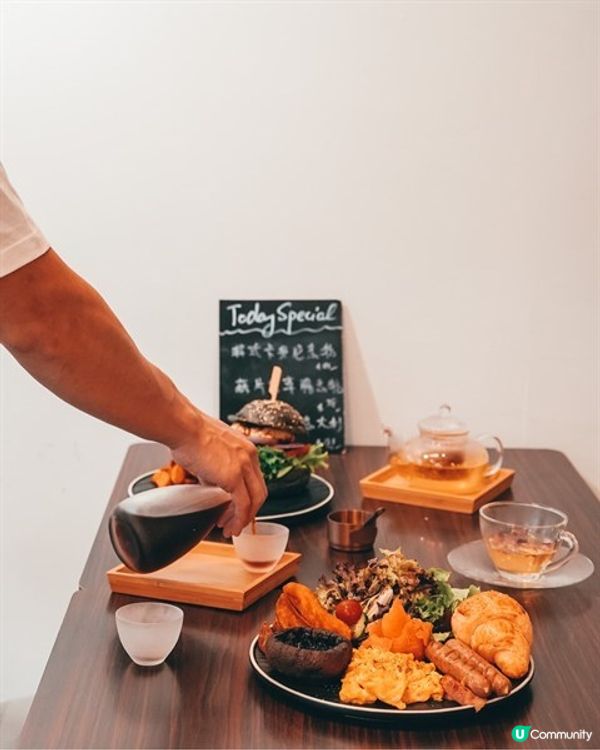 荔枝角純白水泥風cafe - GEO Café