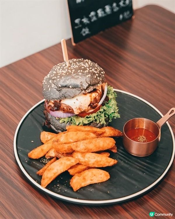 荔枝角純白水泥風cafe - GEO Café