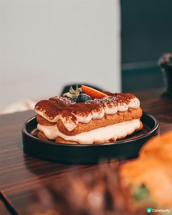 荔枝角純白水泥風cafe - GEO Café