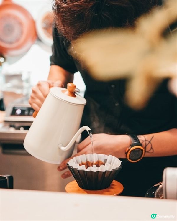 荔枝角純白水泥風cafe - GEO Café