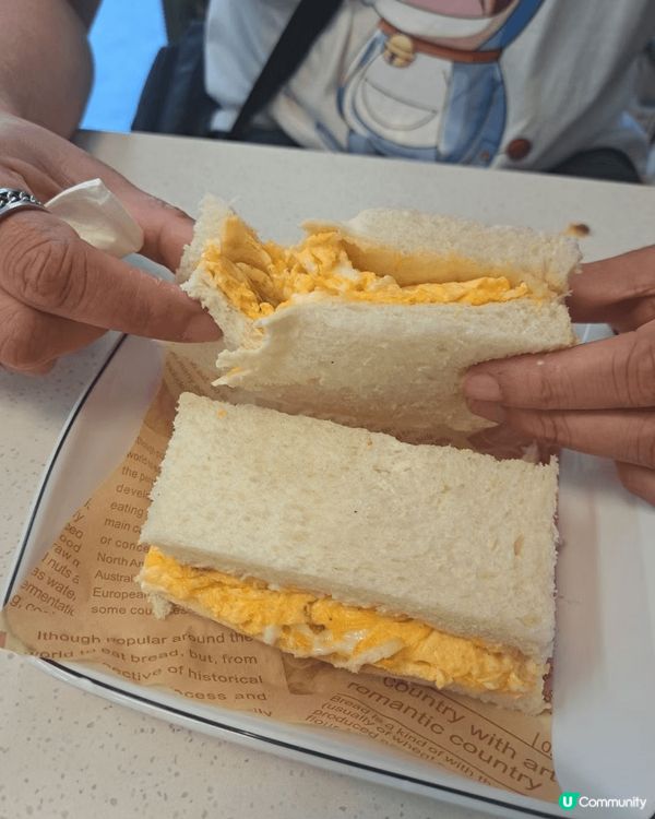 店舖主打嘅招牌葱油雞扒同豬扒煎蛋飯都幾吸引就一於試下味道如何...