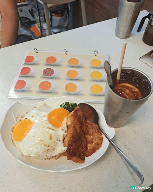 店舖主打嘅招牌葱油雞扒同豬扒煎蛋飯都幾吸引就一於試下味道如何...