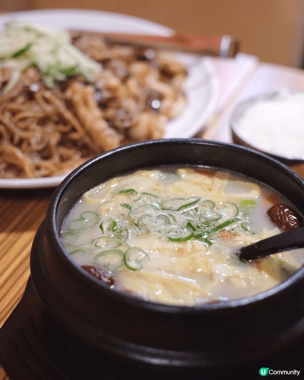 李家在香港算是炸雞界的元祖，於港九新界也有分店，餐廳會有韓國...