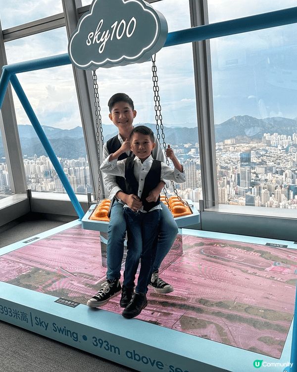 天際100是香港打卡美景其中之一，能夠俯瞰整個香港的日與夜，...