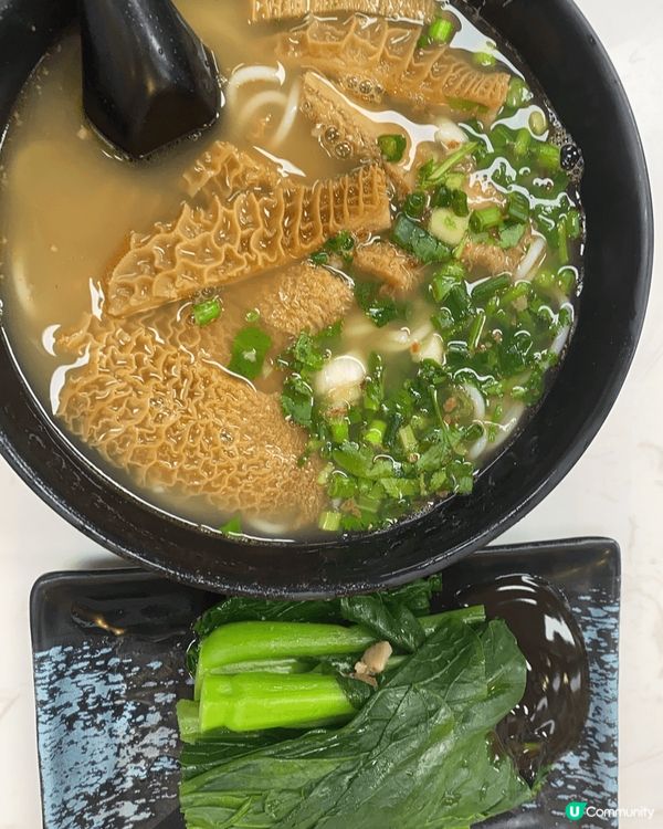 大埔富善邨街市內的潮洲魚蛋粉很推，牛肚有咬勁，夠香味，搭配餐...