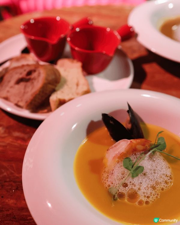 鋼琴給人一種浪漫的感覺！走進這家米芝蓮三星餐廳L’AMOUR...