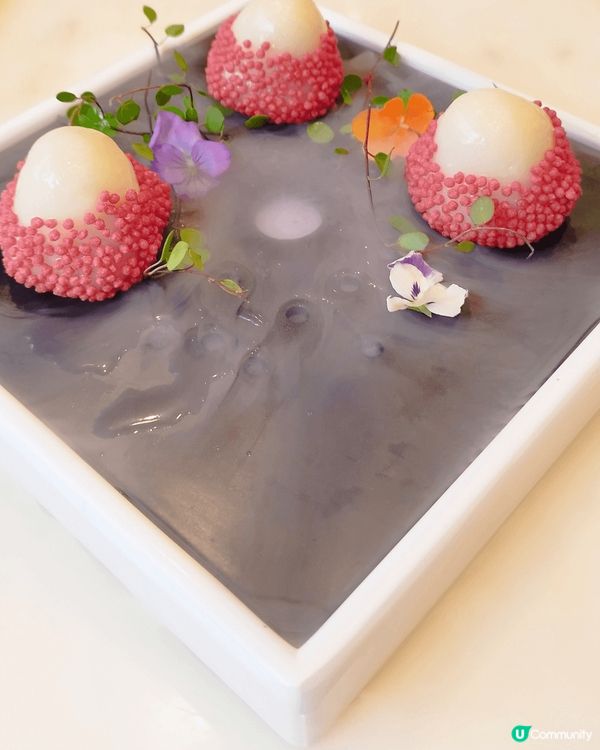 普通一款點心都可以設計得趣緻、可愛之餘帶點陰森、攪笑,令人望...