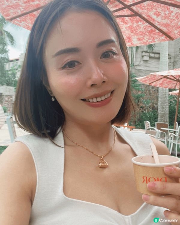 享用超級甜美可口的雪糕杯！