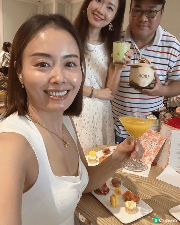 享用超級甜美可口的雪糕杯！