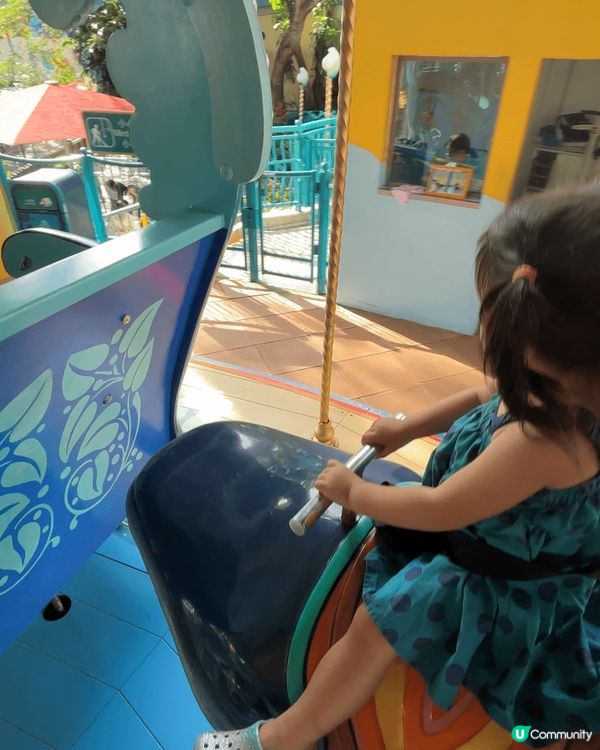 海洋公園坐海洋生物，坐纜車，最後出外吃壽司