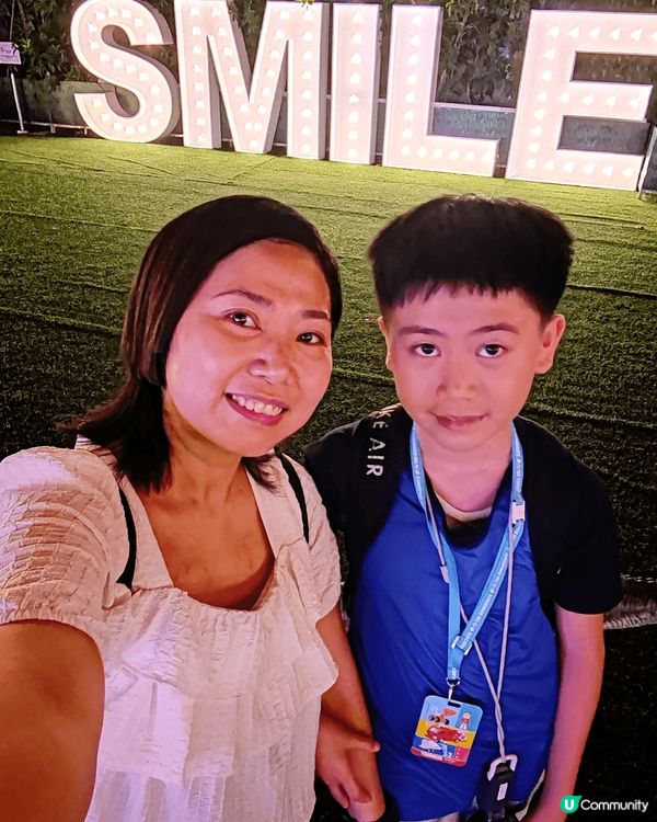 輕鬆出行 ，香港中環一座高60米的巨型摩天輪，從不同角度欣賞...