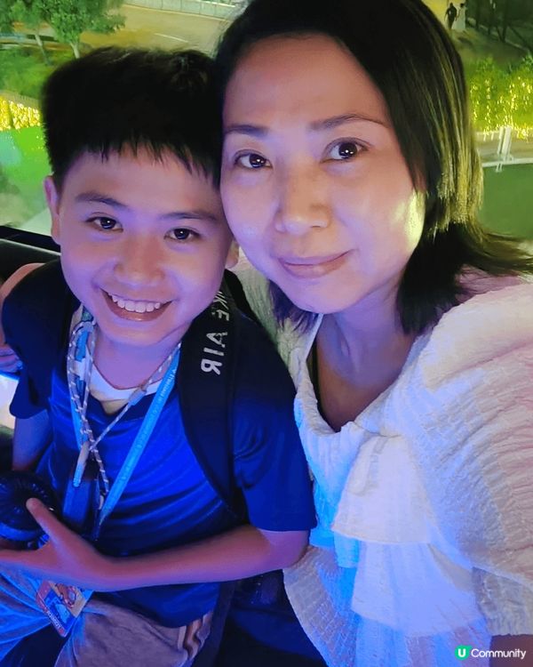 香港中環摩天輪， 夜晚上去坐摩天輪，迷人夜景 讓我 有個美好...